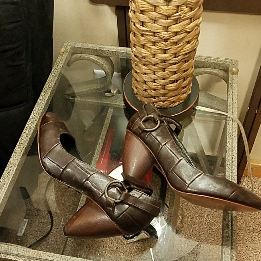 Shoes - Picture 2 of 4